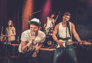 8 Tips on How to Jam on Guitar with Other Musicians